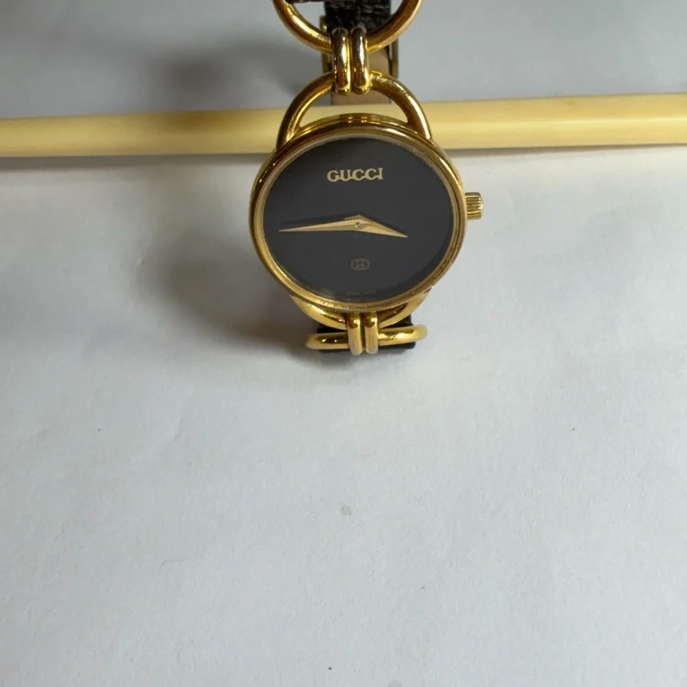GUCCI VINTAGE 6000L Black & Gold Leather Strap Watch - Picture 9 of 11